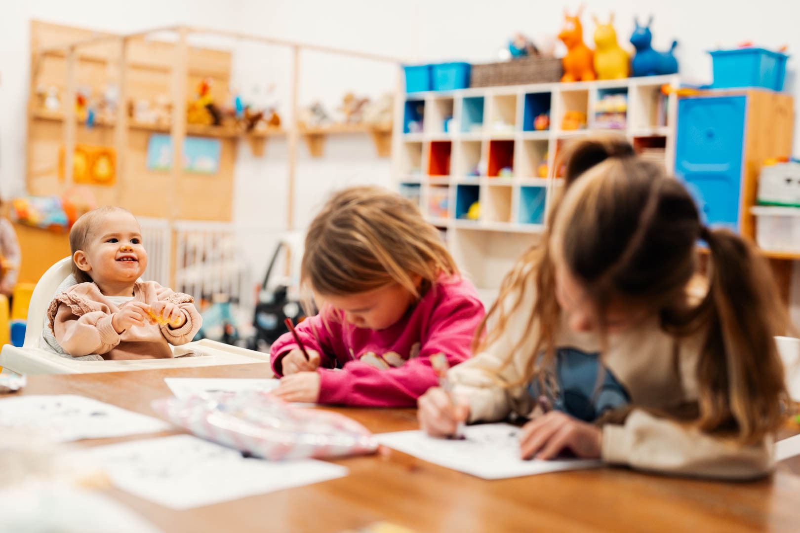 Kinderen bij de kinderclub bij Amstelhof in Uithoorn De Kwakel
